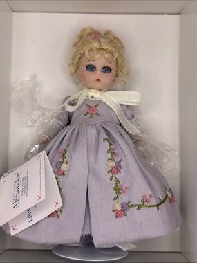 Madame Alexander Porcelain Lilac Rococo Lady 27020 Embroidered Dress